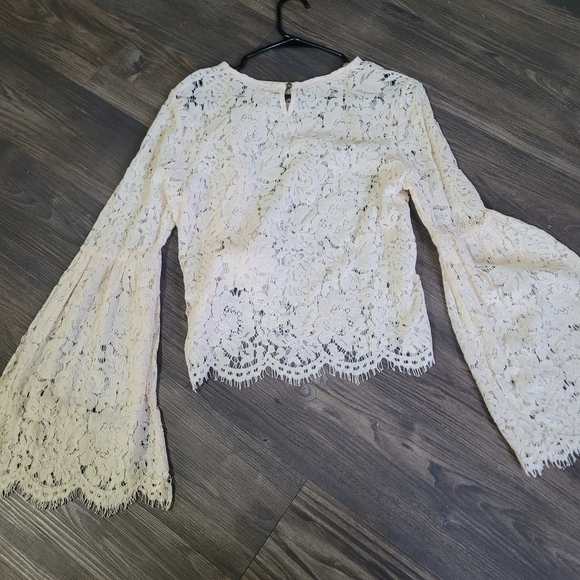 Chic Lace Bell Sleeve Blouse Size S Bohemian - Picture 2 of 4